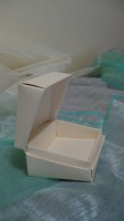 SCATOLA PANNA 8X6X3,5 cm CON MACRAME' SUL FRONTE